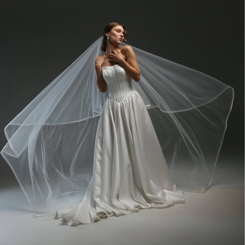 NEW NEVER WORN - Cathedral Wedding Veil - Horsehair Trim